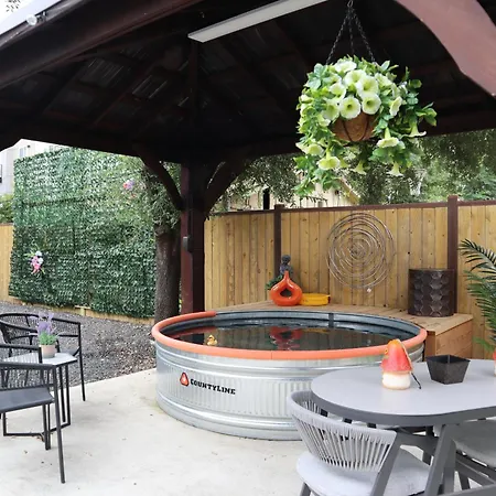 Hot Tub, Cowboy Pool Near The Pearl, Riverwalk